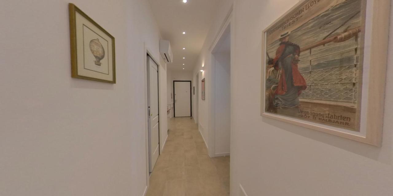 La Casa Dei Leoni Apartment Trieste Luaran gambar