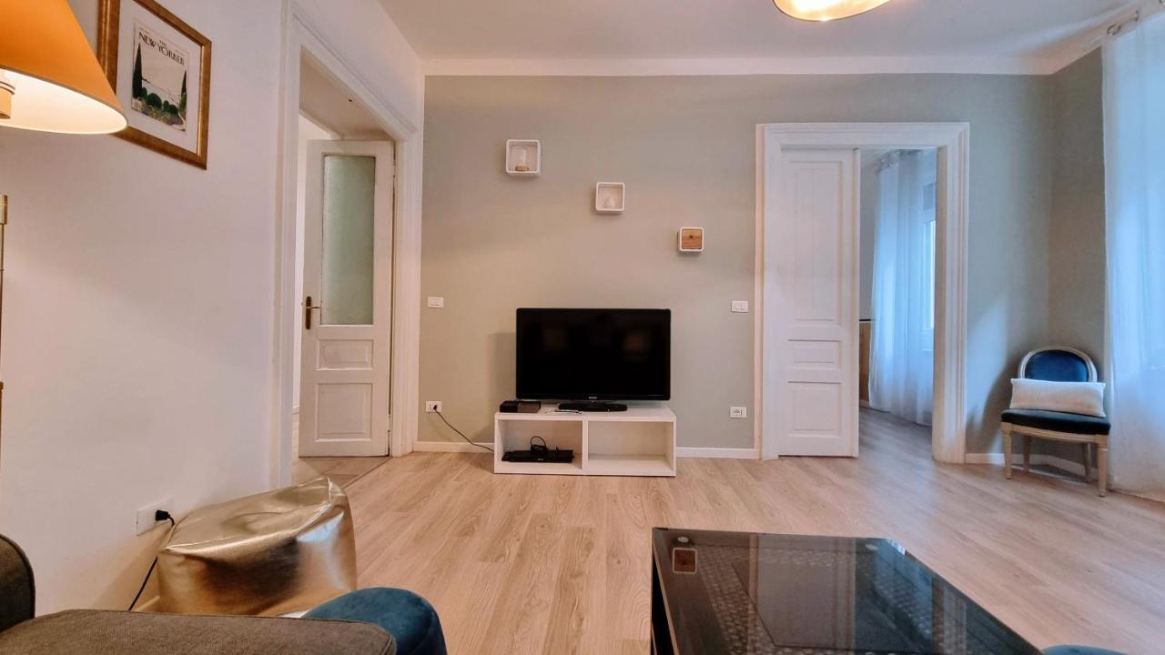 La Casa Dei Leoni Apartment Trieste Luaran gambar