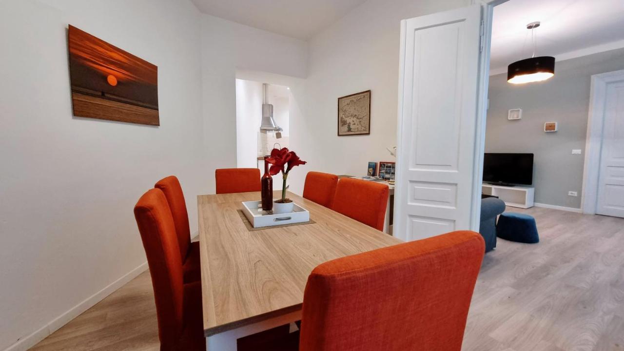 La Casa Dei Leoni Apartment Trieste Luaran gambar